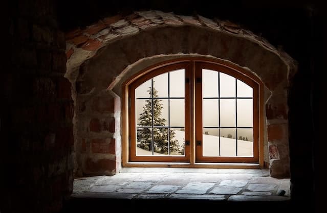 Arched window for home